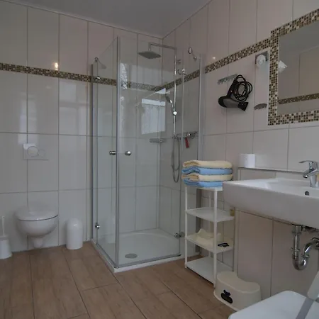 Grosse Und Moderne Im Erdgeschoss By Interhome Lägenhet *